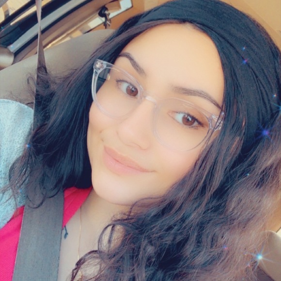 Meet your Posher, Jocelyn - Picture 1 of 1